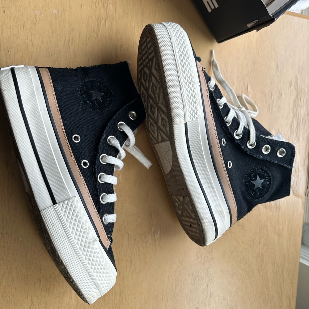 Converse Black and White High-Tops size 6